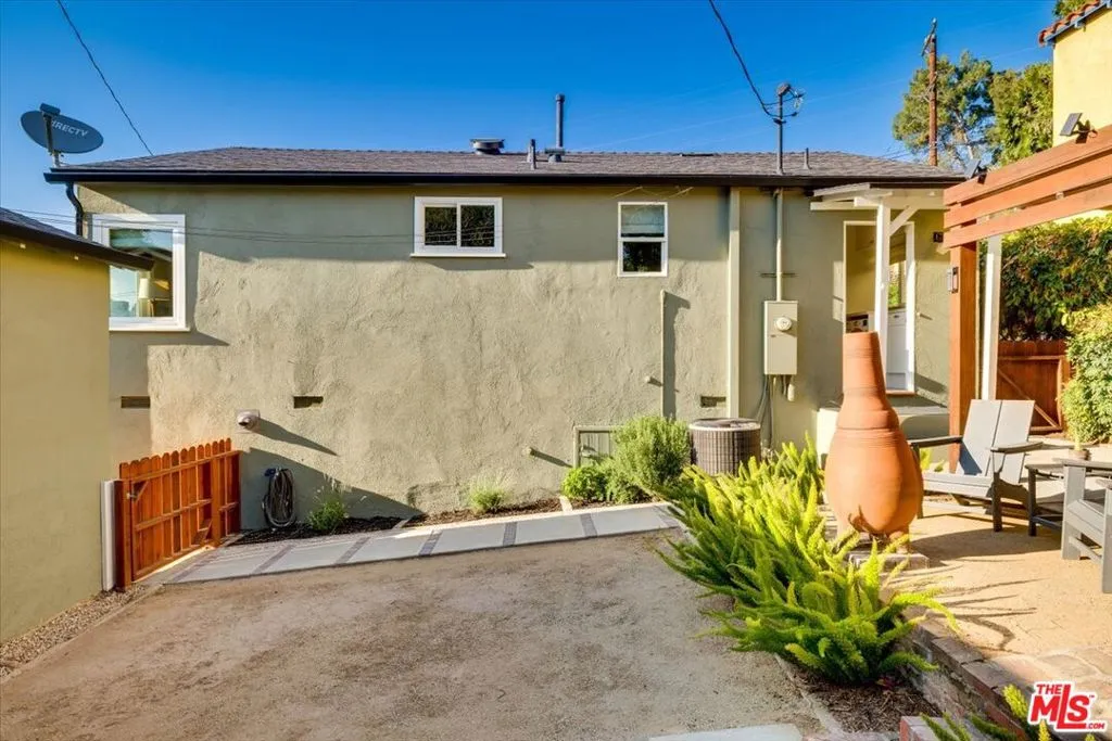 340 S Madison Way, Glendale, California 91205 home-pic-29